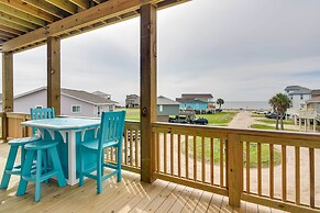 Steps to Coast: Gorgeous Beach House in Galveston