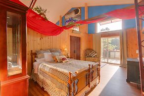 Secluded Berkeley Springs Home w/ Fire Pit + Deck!