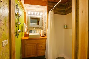 Secluded Berkeley Springs Home w/ Fire Pit + Deck!