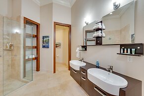 Groveland Home w/ Pool: Luxurious Lakefront Oasis!