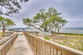 Waterfront Outer Banks Home w/ Beach Access