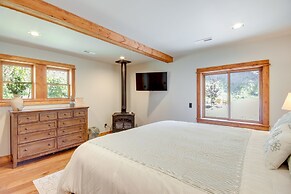 Secluded Livingston Retreat w/ Deck + Fire Pit!