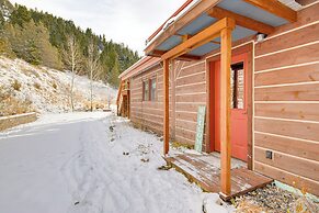 Secluded Livingston Retreat w/ Deck + Fire Pit!