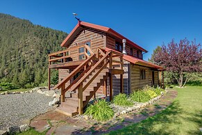 Secluded Livingston Retreat w/ Deck + Fire Pit!
