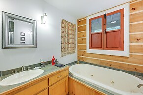 Topton Cabin w/ Hot Tub - 6 Mi to Nantahala Lake!