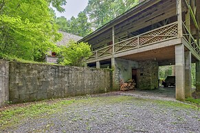 Topton Cabin w/ Hot Tub - 6 Mi to Nantahala Lake!