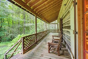 Topton Cabin w/ Hot Tub - 6 Mi to Nantahala Lake!