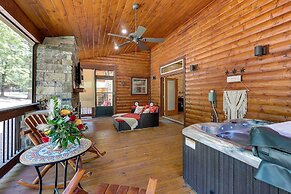 Cozy Broken Bow Rental Cabin w/ Private Hot Tub!