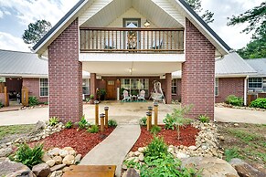 Broken Bow Vacation Rental w/ Pool & Hot Tub!