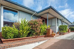 Stunning Bay-view Home in Kensington!