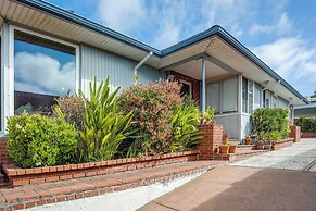 Stunning Bay-view Home in Kensington!