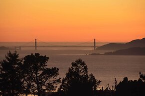 Stunning Bay-view Home in Kensington!