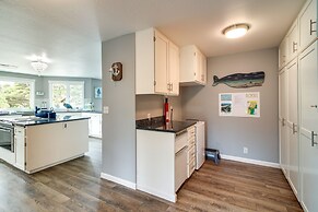 Coastal Bandon Vacation Rental: Walk to Beach!