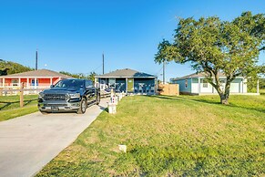 Heron Bay Cottage w/ Patio in Rockport!