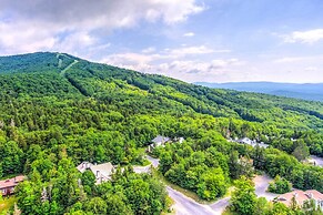 Ski-in/ski-out Peru Condo w/ Fire Pit & Grill!