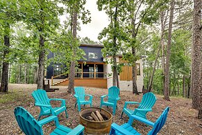 Stunning Cabin w/ Hot Tub, 1 Mi to Broken Bow Lake