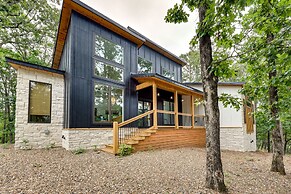 Stunning Cabin w/ Hot Tub, 1 Mi to Broken Bow Lake