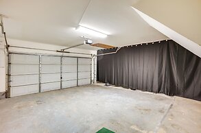 Montgomery Home w/ Yard, Pool & Hot Tub!