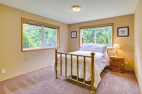 Riverfront Rental w/ Deck: 4 Mi to Wallace Falls!