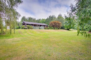 Riverfront Rental w/ Deck: 4 Mi to Wallace Falls!