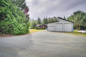 Riverfront Rental w/ Deck: 4 Mi to Wallace Falls!