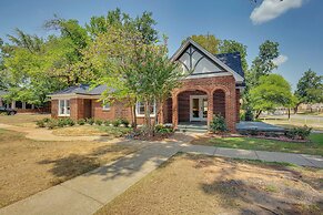 Walk to Bergfeld Park: 1928 Azalea District Home