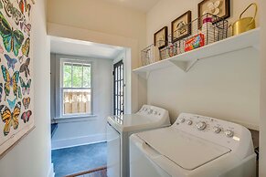 Walk to Bergfeld Park: 1928 Azalea District Home