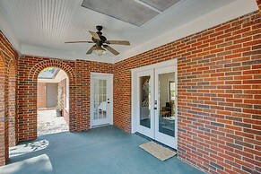 Walk to Bergfeld Park: 1928 Azalea District Home