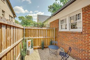 Walk to Bergfeld Park: 1928 Azalea District Home