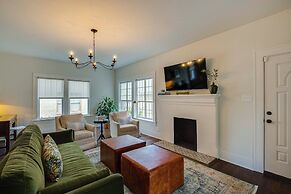 Walk to Bergfeld Park: 1928 Azalea District Home