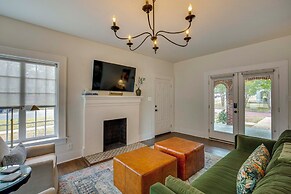 Walk to Bergfeld Park: 1928 Azalea District Home