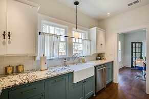 Walk to Bergfeld Park: 1928 Azalea District Home