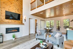 Luxe Broken Bow Vacation Rental Cabin w/ Hot Tub!