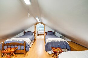 Peaceful Cloverdale Home - Walk to Winema Beach