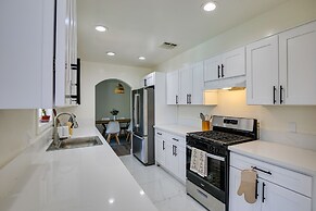 7 Mi to Sunset Beach: Oasis w/ Pool & Grill!