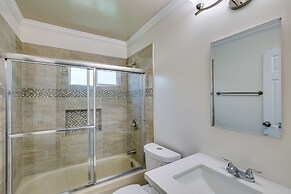 7 Mi to Sunset Beach: Oasis w/ Pool & Grill!