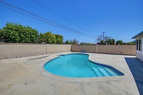 7 Mi to Sunset Beach: Oasis w/ Pool & Grill!