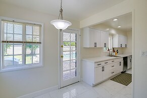 7 Mi to Sunset Beach: Oasis w/ Pool & Grill!