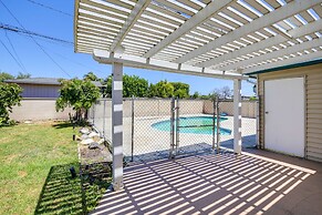 7 Mi to Sunset Beach: Oasis w/ Pool & Grill!