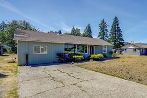 Darrington Rental w/ Private Yard & Mountain Views