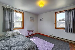 Darrington Rental w/ Private Yard & Mountain Views