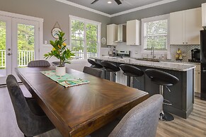 Lakefront Sharps Chapel Retreat w/ Boat Dock!