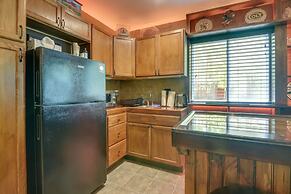 Quaint Naples Cottage: Walk to Trickey Pond & Cove