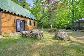 Quaint Naples Cottage: Walk to Trickey Pond & Cove