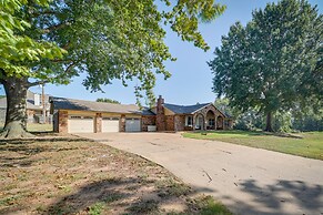 Quiet Oklahoma Home - Close to Golf Courses!
