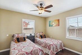 Quaint Midland Home ~ 1 Mi to Downtown!