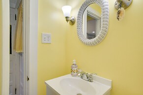 1 Mi to Marina: Hyannis Home w/ Furnished Deck