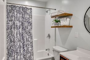 Sleek San Fernando Studio ~ 14 Mi to Universal