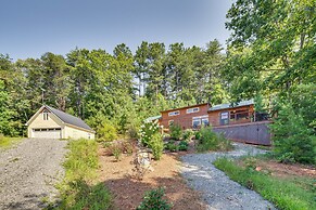 7 Mi to Lake Lure: Mill Spring Cabin w/ Hot Tub