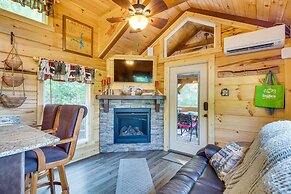 7 Mi to Lake Lure: Mill Spring Cabin w/ Hot Tub